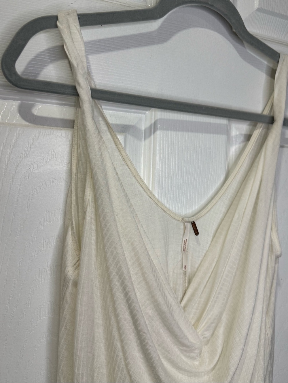 NWT Free People Bullseye Surplice Drape Tank Top Ivory Size Medium - Picture 3 of 9